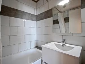 Imagen de la galería de Studio cabine 24m², 4 personnes, balcon Sud, pied des pistes - FR-1-340-75, en Chamrousse