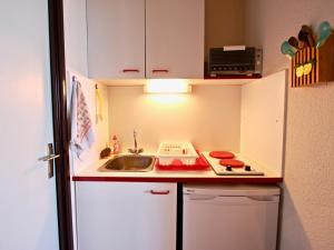 Imagen de la galería de Studio cabine 24m², 4 personnes, balcon Sud, pied des pistes - FR-1-340-75, en Chamrousse 14 fotos más