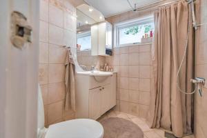 a bathroom with a toilet and a sink and a shower at 11108-1-Nykobing-Sj-Osterlyngvej-131 in Nykøbing Sjælland +17 photos