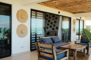 Μπαλκόνι ή βεράντα στο Villa Kweli - Private Ocean Front Villa