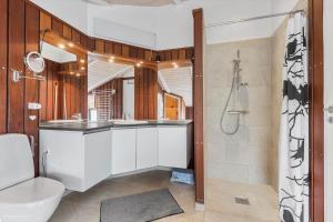 a bathroom with a toilet and a sink and a shower at FAN022-Fano-Hympelvej-17 in Fanø +23 photos
