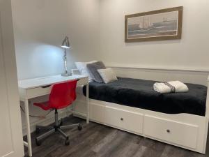 Χώρος καθιστικού στο Elegant Downtown 2Bd Condo with Balcony