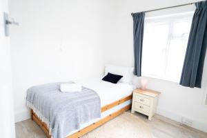 Gallery image of Modern 4-Bed Sandbanks Beach Retreat in Poole