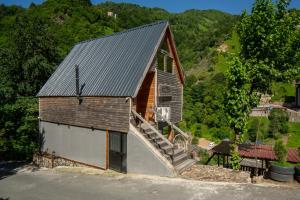 an old barn with a staircase in front of it at Cuneli bungalov in Çamlıhemşin