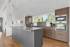 Η κουζίνα ή μικρή κουζίνα στο 8532-Grenaa-Fridavej-66