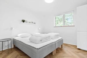 Postel nebo postele na pokoji v ubytování 8851-Glesborg-Tranevej-13