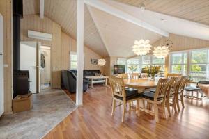 Posezení v ubytování 8858-Glesborg-Marie-Nielsens-Vej-28