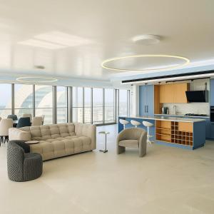 Una sala de estar con un sofá y una cocina. en Penthouse Yacht, en Netanya