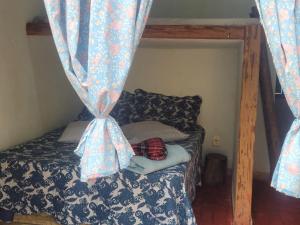 a person laying on a bed in a bedroom at Pousada Suçuarana in Itabirito +47 photos