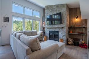 a living room with a couch and a fireplace at LAKE and SPA - Le Matit 21 in Saint Come