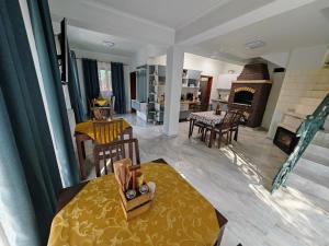 a living room with a table and a fireplace at CASA DE SUB MAGURA in Simeria