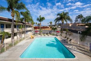 a swimming pool at a hotel with palm trees at Jurupa Valley, CA - Riverside West 