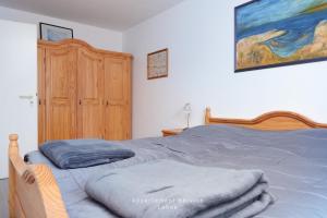 Un pat sau paturi într-o cameră la Wiesenweg W04