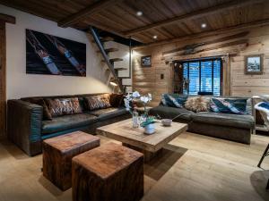 Χώρος καθιστικού στο Chalet Artedaz - OVO Network