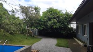 En have udenfor The Writer's Cottage