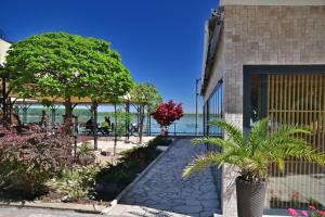 Taman di luar Danubius View - Luxury Hotel and Hall