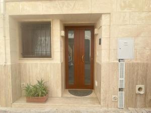 a building with a brown door and a window at House Aurora in Fasano