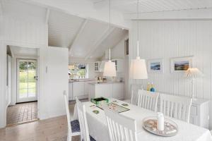 Η κουζίνα ή μικρή κουζίνα στο BL653-Saltum-Nordvestvej-27 +23 φωτογραφίες