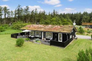 Το κτήριο όπου στεγάζεται  η παραθεριστική κατοικία