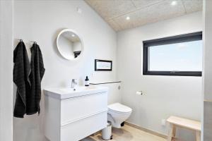 Ένα μπάνιο στο BL1650-Saltum-Tolhoj-19 +14 φωτογραφίες