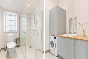 Ένα μπάνιο στο BL1324-Blokhus-Pirupshvarrevej-101 +25 φωτογραφίες