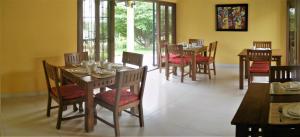 Restoran atau tempat lain untuk makan di El Mirador Suites and Lounge