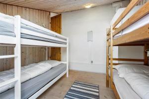 Katil atau katil-katil dalam bilik di BL971-Blokhus-Slugten-10