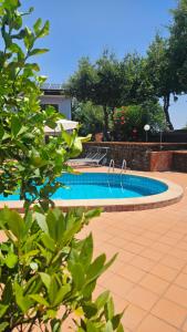 a swimming pool with two faucets on it at Villa MELANY Casa Vacanza in Piedimonte Etneo