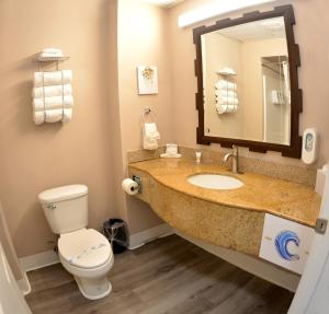 Ένα μπάνιο στο Coastal Comfort Hotel +18 φωτογραφίες