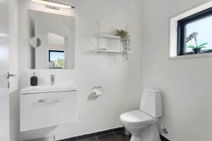 Ένα μπάνιο στο BL1511-Saltum-Tolhoj-21 +19 φωτογραφίες