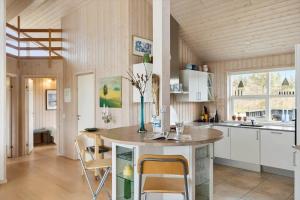 Η κουζίνα ή μικρή κουζίνα στο BL189-Saltum-Bondagervej-71