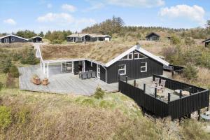 Το κτήριο όπου στεγάζεται  η παραθεριστική κατοικία