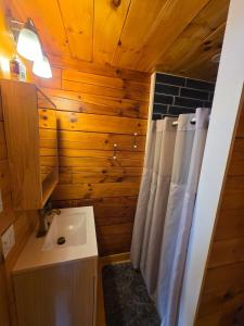 Fotografie z fotogalerie ubytování Canal Cabin #4 v destinaci Waterloo + 16 fotografií