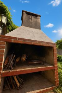 a brick oven with some loaves of bread in it at Casa 2 hab, cerca del centro y costanera in Gualeguaychú