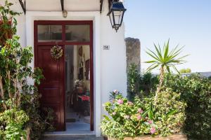Κήπος έξω από το Old town studio with balcony, Marylee's studios #3