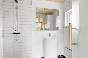 Ένα μπάνιο στο BL425-Saltum-Tippen-22 +29 φωτογραφίες