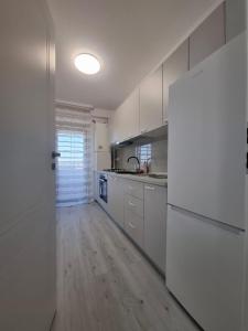 Η κουζίνα ή μικρή κουζίνα στο Cicoarei Apartment +6 φωτογραφίες