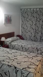 Tempat tidur dalam kamar di Hotel Peralba