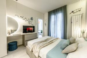 En eller flere senge i et værelse på NEW Splash Lusso Con Piscine a 2 Passi Dal Mare + 43 billeder