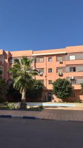 El edificio en el que está el departamento