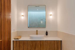 Ένα μπάνιο στο Villa Valli 3, Luxury Mediterranean Villa Bingin