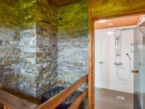 Ένα μπάνιο στο Holiday Home Pariisinranta by Interhome