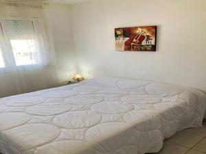 Ένα ή περισσότερα κρεβάτια σε δωμάτιο στο Apartment Pueblo del Cid-2 by Interhome