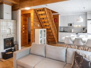 Køkken eller tekøkken på Holiday Home Vuokatin molle by Interhome