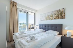 Ένα ή περισσότερα κρεβάτια σε δωμάτιο στο Vakantie woning aan het water - met 2 balkons - Vista Maris - Nr 46