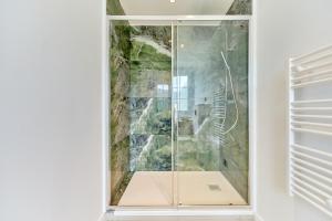 Φωτογραφία από το άλμπουμ του Les Iris σε Surville +24 φωτογραφίες