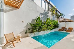 a swimming pool on the side of a building at Villa Valli 8, Luxury Mediterranean Villa Bingin in Uluwatu
