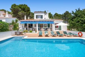 Πισίνα στο ή κοντά στο Villa ROSAMOND