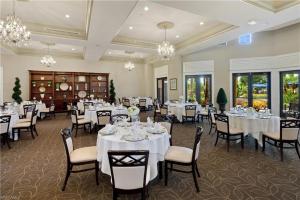 Un restaurant sau alt loc unde se poate mânca la Paseo Paradise