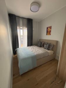 เตียงในห้องที่ Dzīvoklis pie jūras Ķesterciemā +18 ภาพ